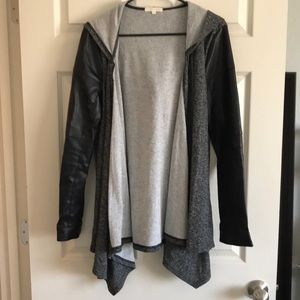 Hooded jacket with leather sleeves